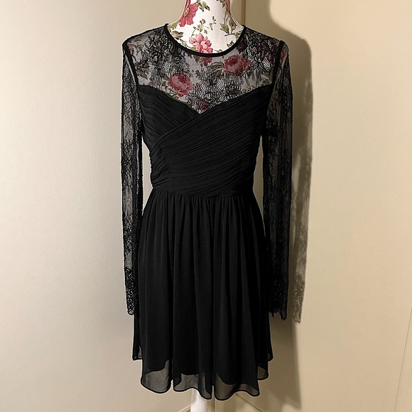 FOREVER NEW | Lilly Lace Soft Prom Dress | Black | Size 14 - Picture 10 of 16